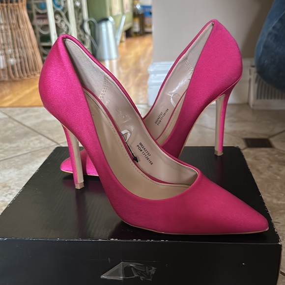 Forever21 Hot pink pointy heels - size 7 - Picture 4 of 4